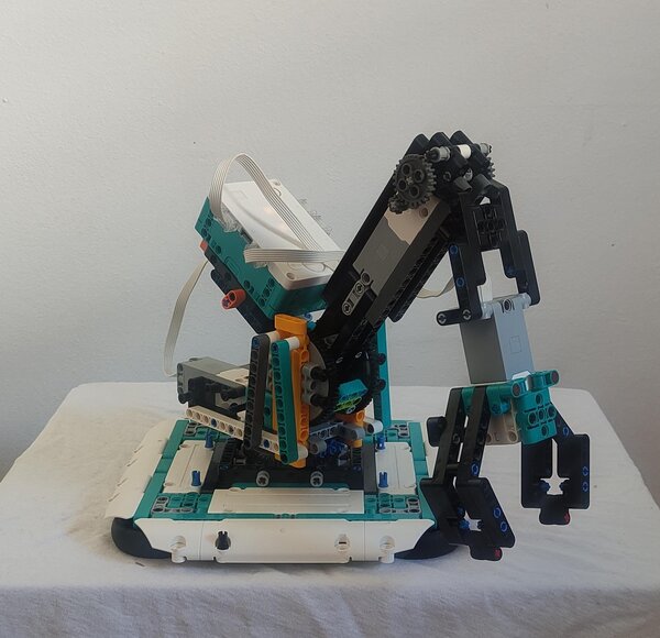 BricksRL RoboArm